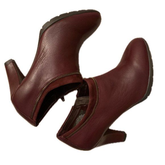 Anne Klein Dalayne Red Leather Ankle Booties - Picture 3 of 12